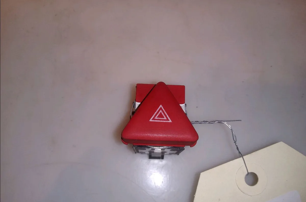 Bouton de warning Volkswagen GOLF V (1K1) 1.6 (2004-2008) occasion