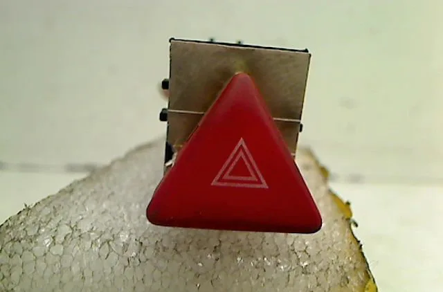 Bouton de warning Volkswagen PASSAT B6 Variant (3C5) 1.9 tdi (2005-2010) occasion