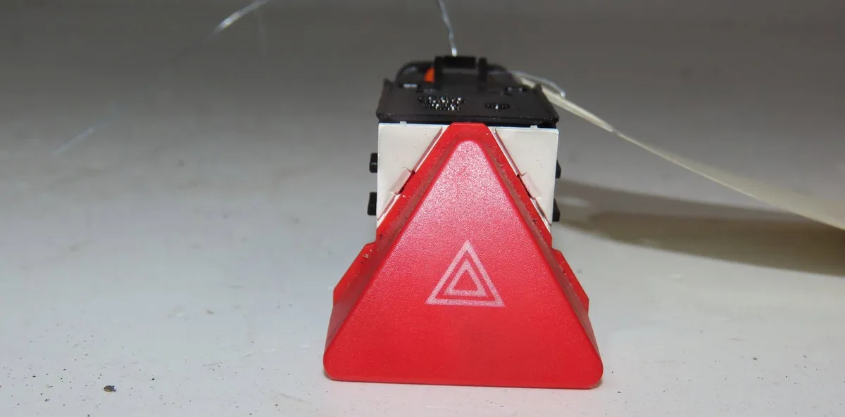 Bouton de warning Volkswagen TOURAN (1T1, 1T2) 2.0 tdi (2003-2010) 5 portes occasion