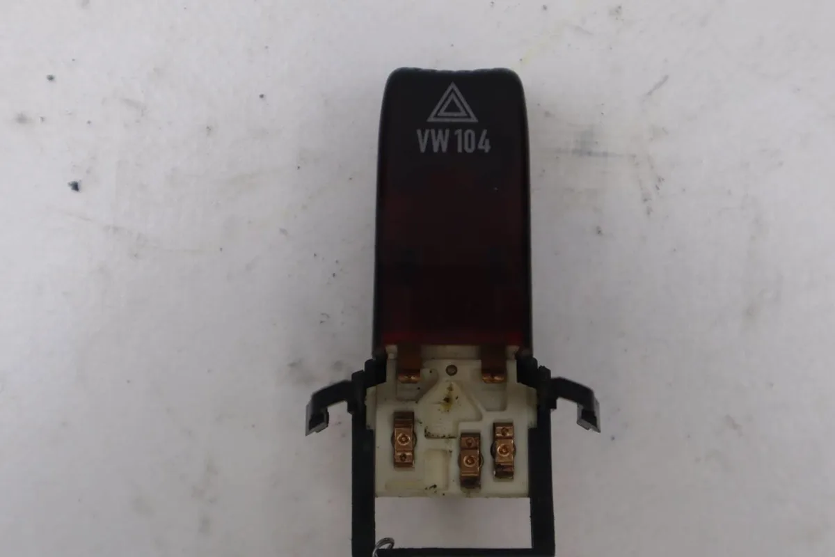 Bouton de warning Volkswagen TRANSPORTER IV Camionnette (70A, 70H, 7DA, 7DH) 2.4 d (1990-1998) occasion