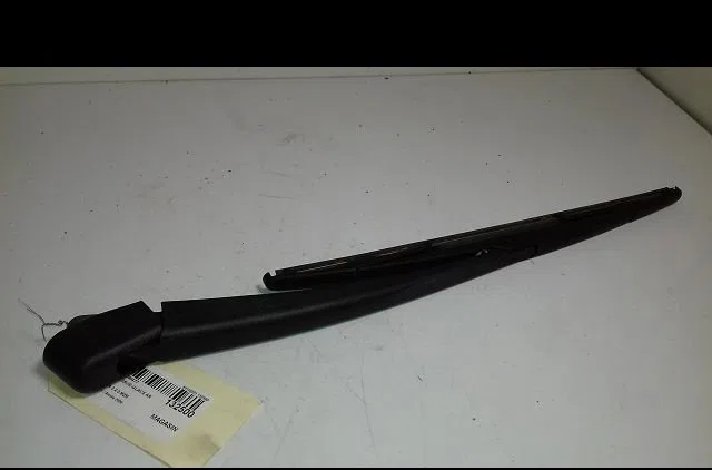 Bras essuie-glace arrière Mazda 3 (BK) 2.0 (bkep) (2003-2009) occasion