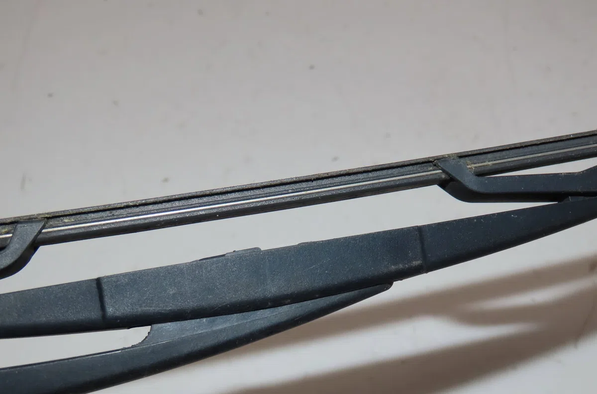 Bras essuie-glace arrière Mitsubishi GRANDIS (NA_W) 2.0 di-d (na8w) (2005-2010) occasion