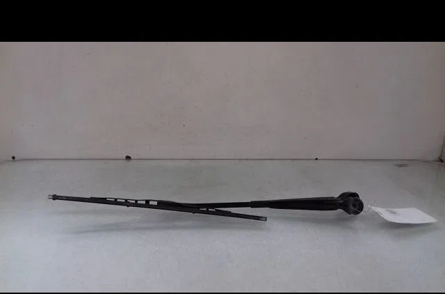 Bras essuie-glace arrière Nissan ALMERA II Hatchback (N16) 2.2 di (2000-2003) occasion