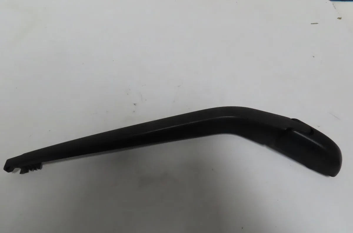 Bras essuie-glace arrière Toyota AURIS (_E15_) 2.0 d-4d (ade150_) (2006-2012) occasion