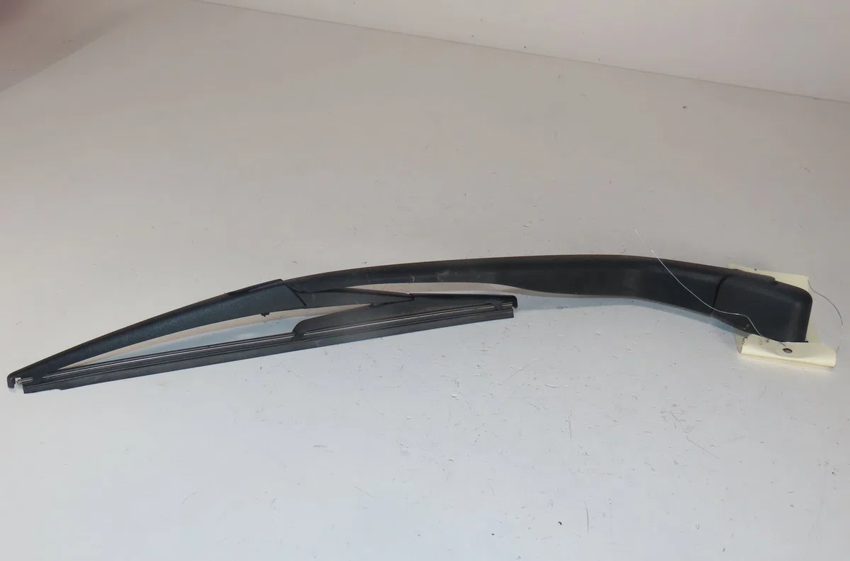Bras essuie-glace arrière Toyota YARIS (_P9_) 1.3 vvt-i (scp90_) (2005-2010) occasion