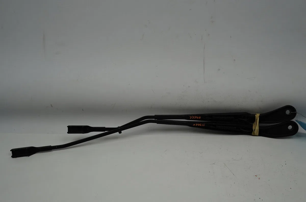 Bras essuie-glace avant Dacia SANDERO III Liberty 125 i.e. (m73) (2012) occasion