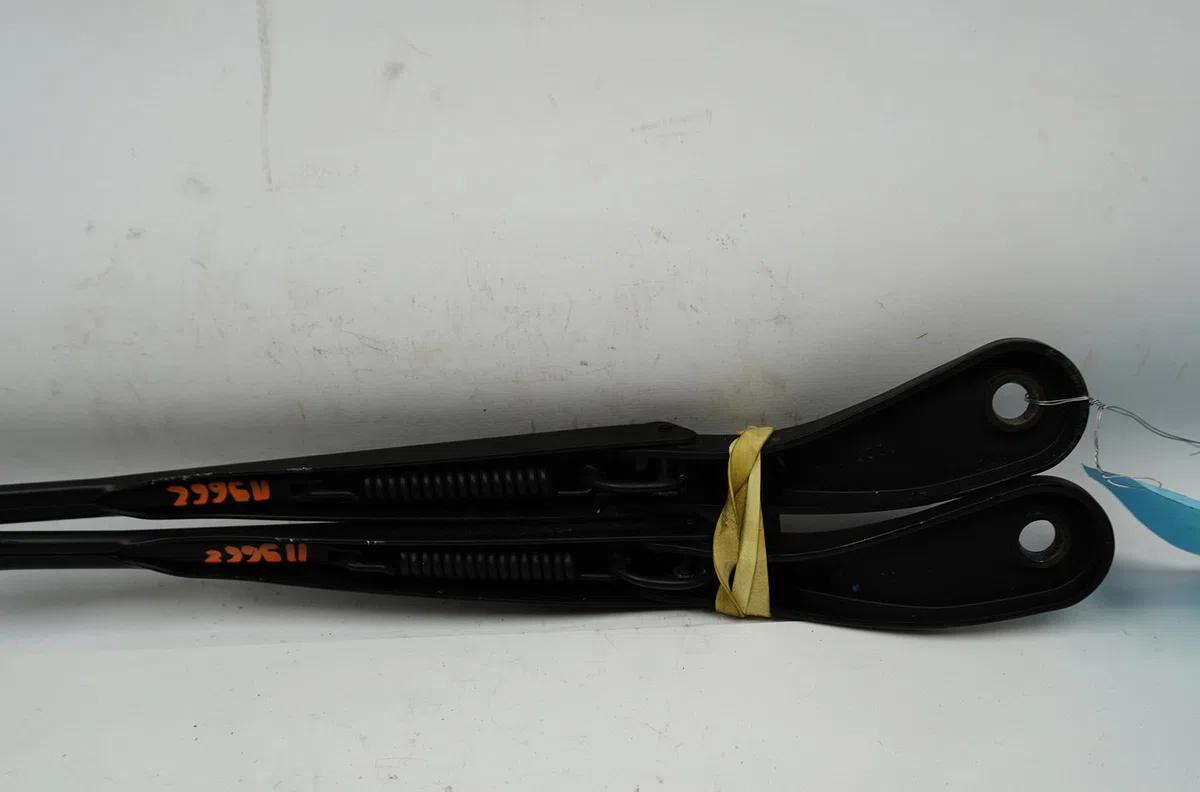 Bras essuie-glace avant Dacia SANDERO III Liberty 125 i.e. (m73) (2012) occasion