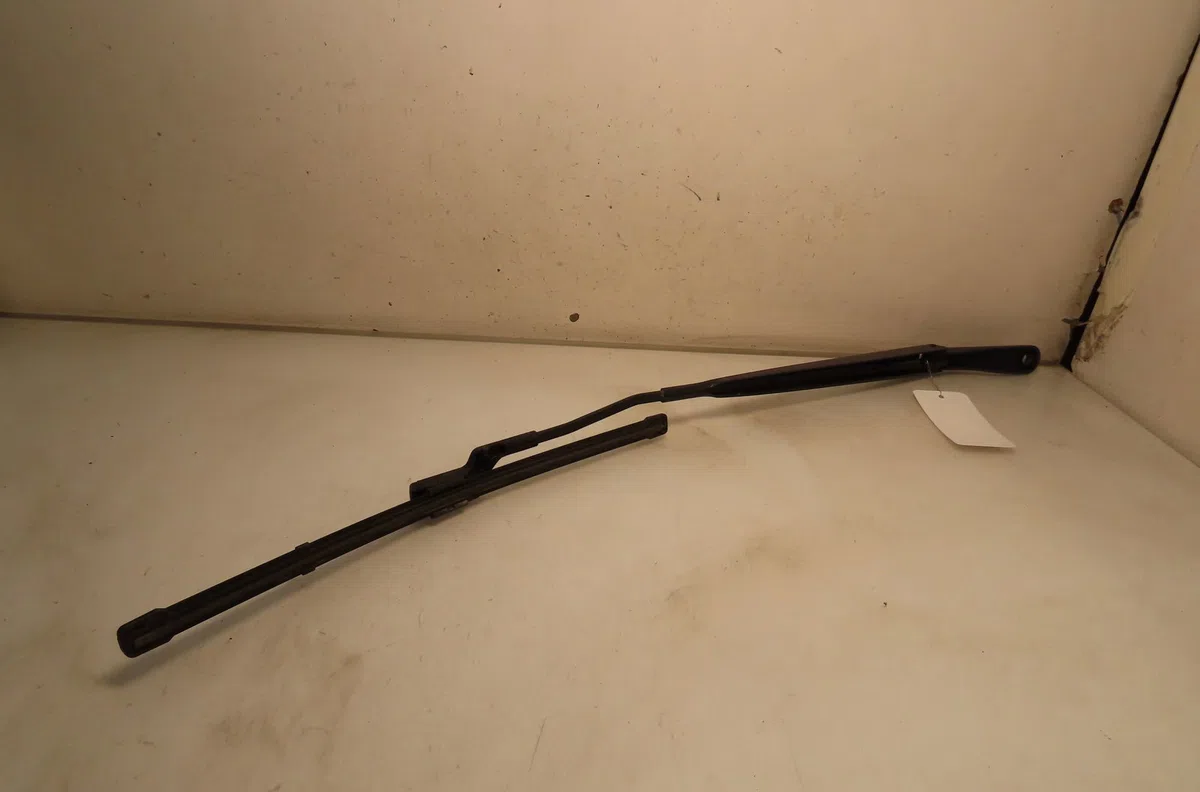 Bras essuie-glace avant droit Citroën C4 III (BA_, BB_, BC_) 1.5 bluehdi 130 (bbyhzb) (2020) occasion