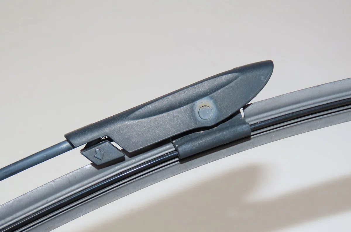 Bras essuie-glace avant droit Dacia SANDERO II 1.5 blue dci 95 (b8jl) (2018) occasion