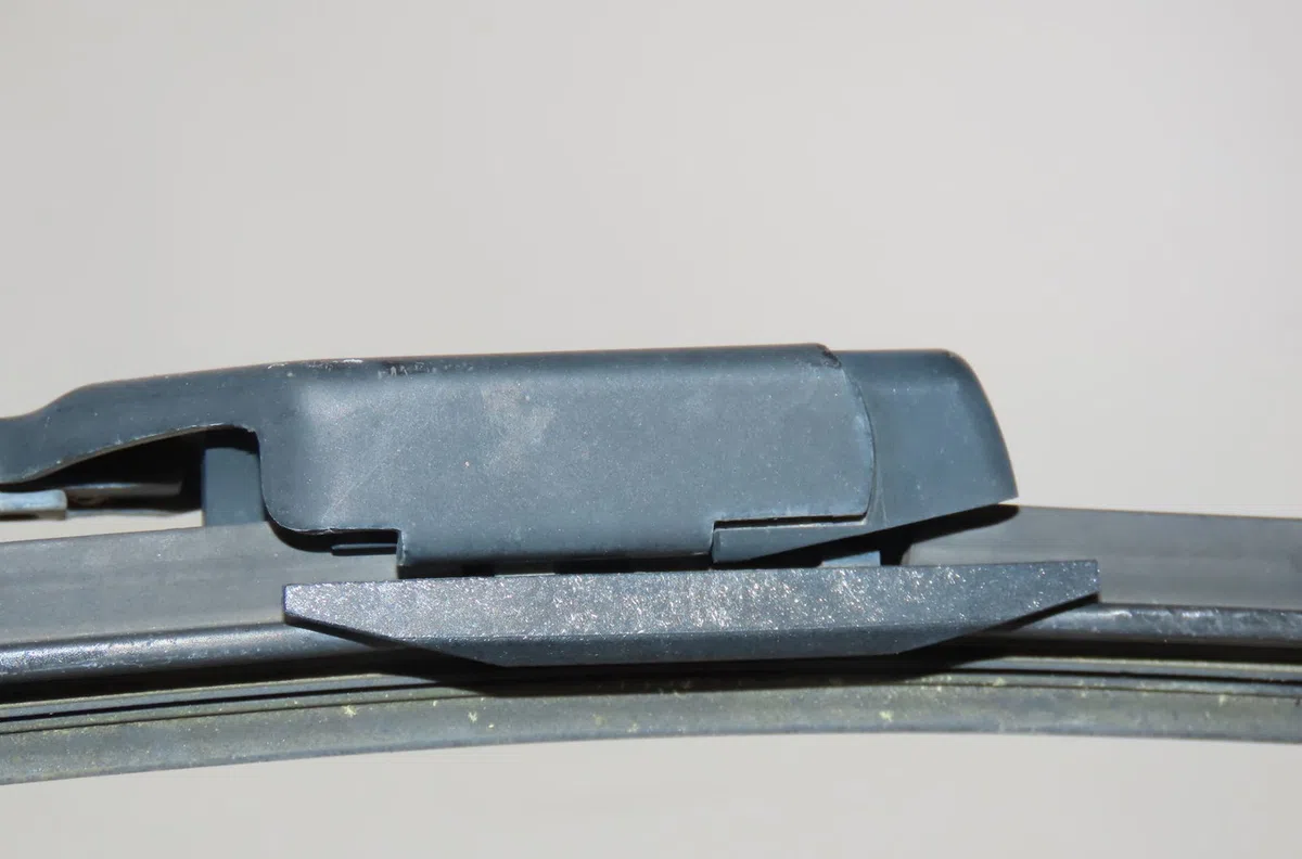 Bras essuie-glace avant droit Fiat 500 (312_) 1.3 d multijet (312axb1a) (2007) 3 portes occasion