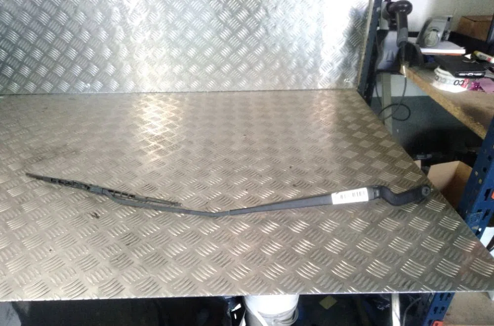 Bras essuie-glace avant droit Ford FIESTA V (JH_, JD_) 1.4 16v (2001-2008) 5 portes occasion