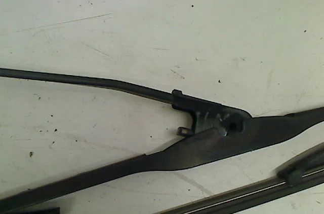 Bras essuie-glace avant droit Opel ZAFIRA A Monospace (T98) 2.0 di 16v (f75) (1999-2005) 5 portes occasion