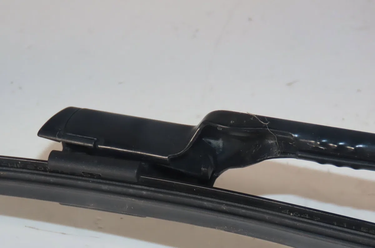 Bras essuie-glace avant droit Peugeot 208 I (CA_, CC_) 1.2 vti 82 (2012) occasion