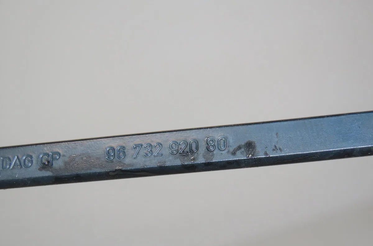 Bras essuie-glace avant droit Peugeot 208 I (CA_, CC_) 1.4 hdi (2012) 3 portes occasion