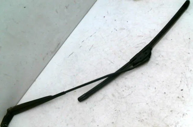 Bras essuie-glace avant droit RENAULT KANGOO occasion