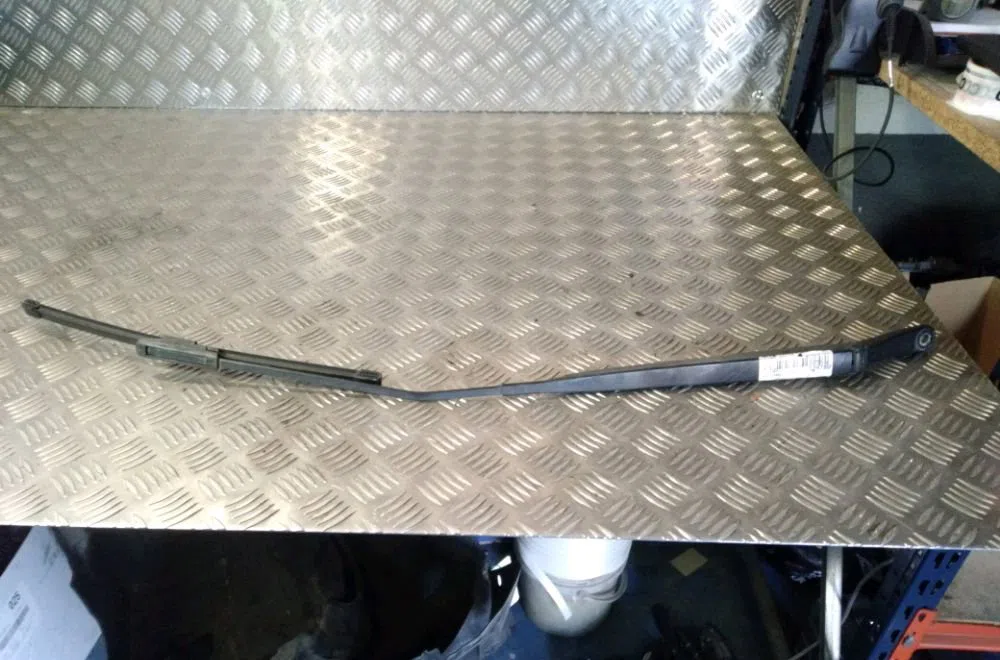 Bras essuie-glace avant droit Renault LAGUNA III (BT0-1) 1.5 dci (bt00, bt0a, bt0t, bt1j) (2007-2015) 5 portes occasion