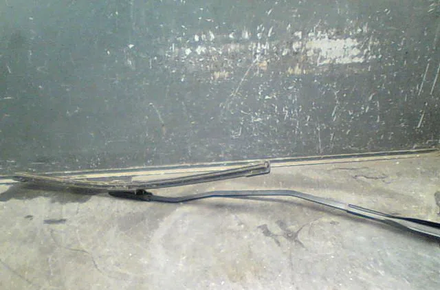 Bras essuie-glace avant droit Renault MEGANE II (BM0-1_, CM0-1_) 1.5 dci (bm1e, cm1e) (2005-2008) occasion