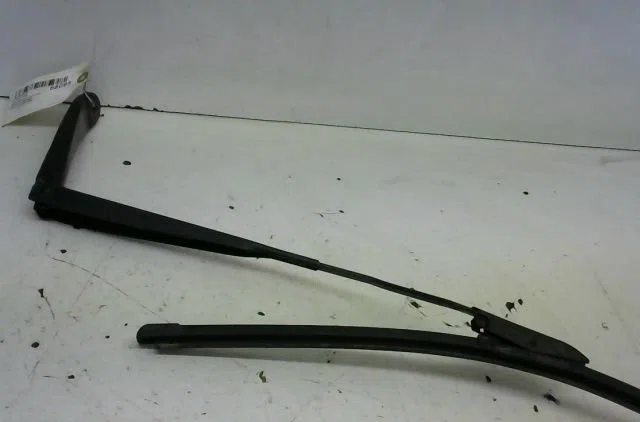 Bras essuie-glace avant droit Renault MEGANE II (BM0-1_, CM0-1_) 1.5 dci (bm1f, cm1f) (2005-2008) occasion