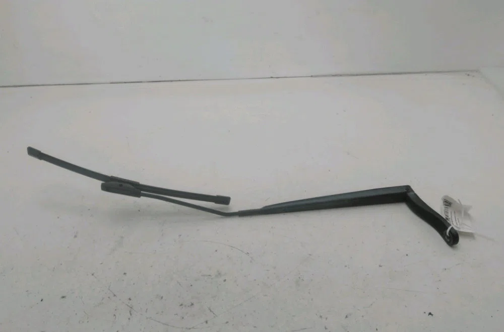 Bras essuie-glace avant droit Renault MEGANE III 3-5 portes (BZ0-1_, B3_) 1.5 dci (bz09, bz0d, bz1w, bz29, bz14) (2009) 