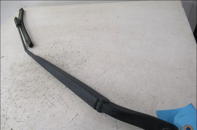 Bras essuie-glace avant droit Renault MEGANE III Coupé (DZ0-1_) 1.5 dci (dz0a) (2008-2015) occasion