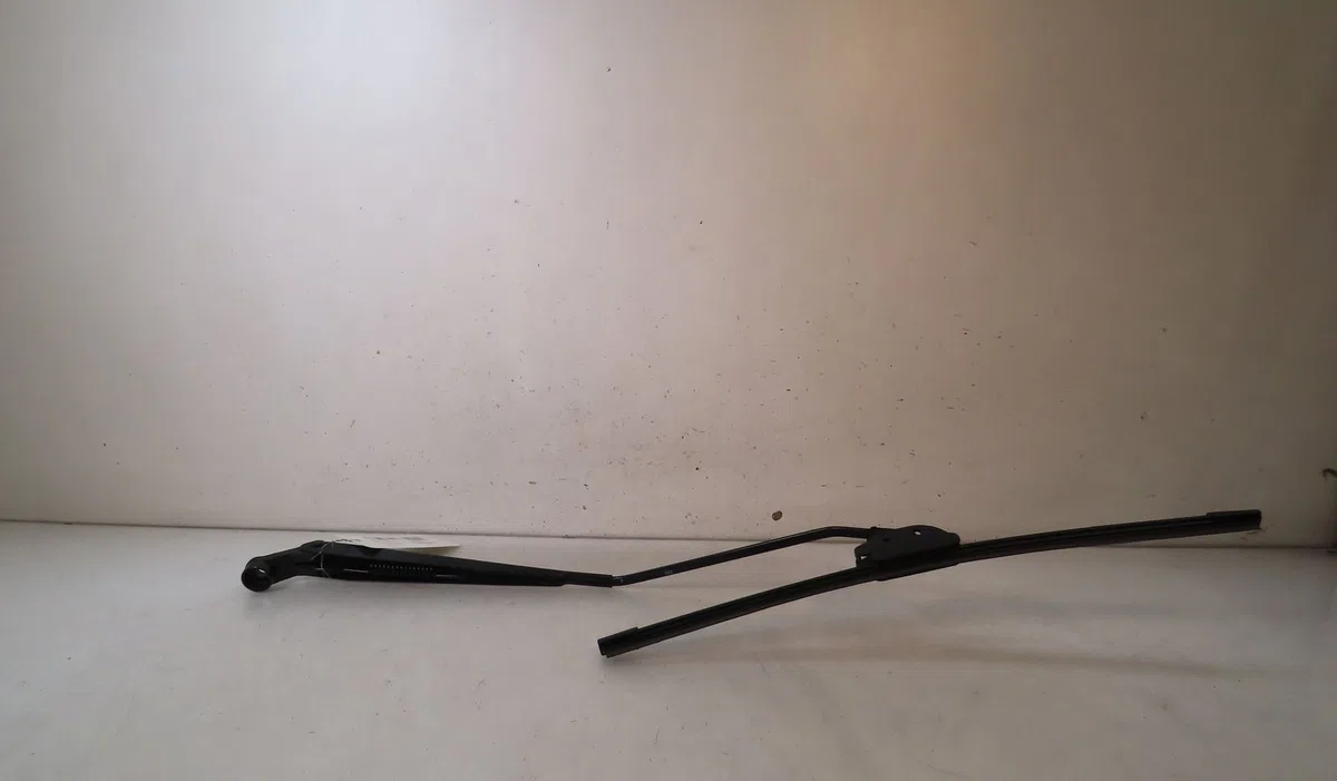 Bras essuie-glace avant droit Suzuki SWIFT III (MZ, EZ) 1.3 (rs 413) (2005) occasion