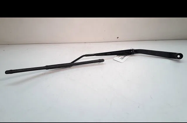 Bras essuie-glace avant droit Toyota RAV 4 II (_A2_) 2.0 4wd (aca21, aca20) (2000-2005) occasion