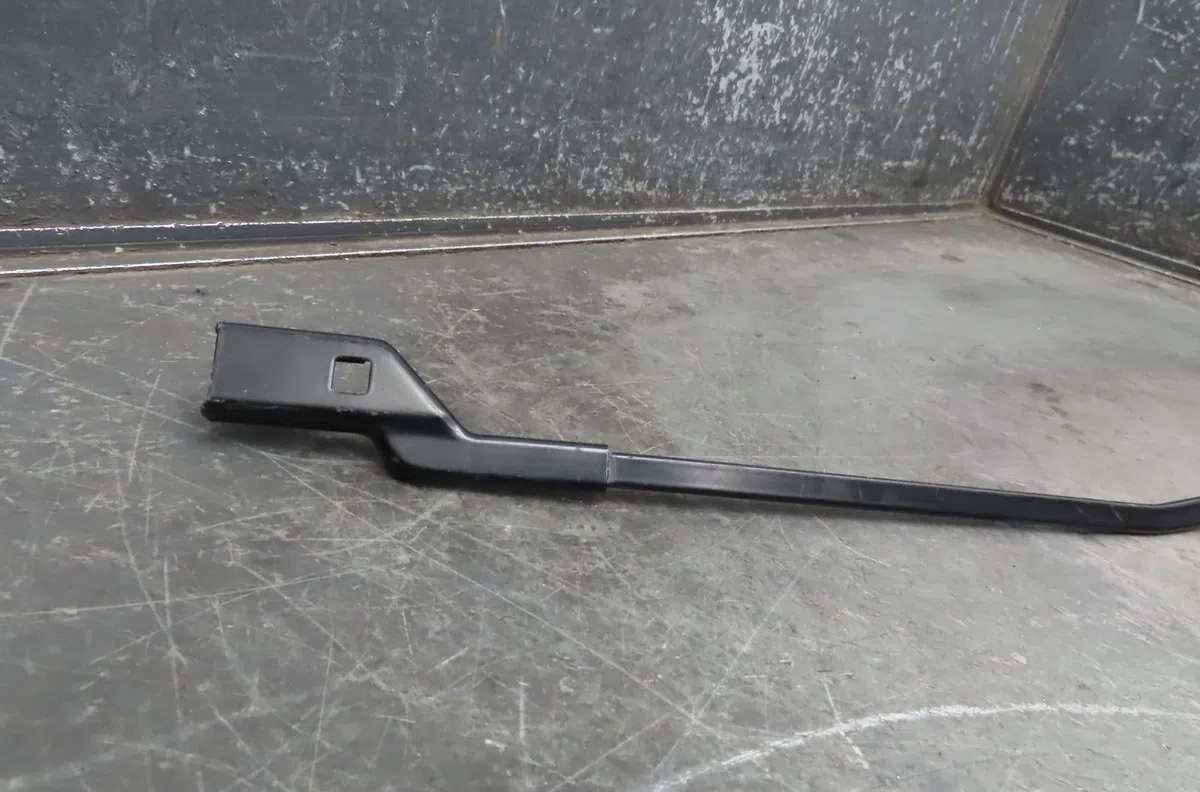Bras essuie-glace avant droit Volkswagen SCIROCCO III (137, 138) 2.0 tfsi (2008-2009) occasion