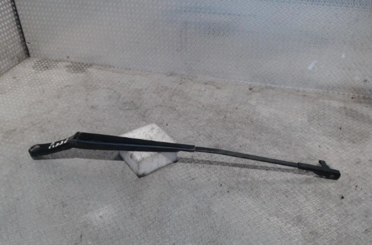 Bras essuie-glace avant droit Volkswagen TOURAN (1T1, 1T2) 1.9 tdi (2003-2004) occasion