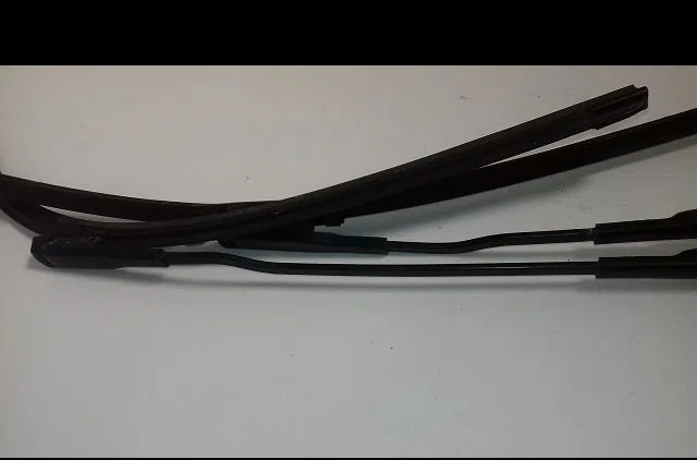 Bras essuie-glace avant Ford C-MAX II (DXA-CB7, DXA-CEU) 2.0 tdci (2010-2019) occasion