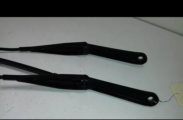 Bras essuie-glace avant Ford FIESTA VI (CB1, CCN) 1.4 tdci (2010-2012) 3 portes occasion