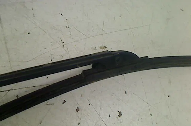 Bras essuie-glace avant gauche Audi A4 B6 Avant (8E5) 1.9 tdi (2001-2004) occasion