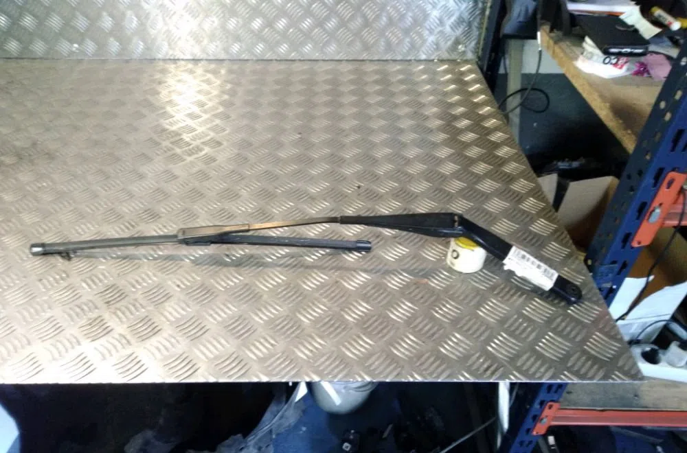 Bras essuie-glace avant gauche Bmw 1 (E81) 118 i (2006-2011) occasion