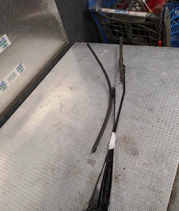 Bras essuie-glace avant gauche CITROEN BERLINGO 2 PHASE 3 occasion