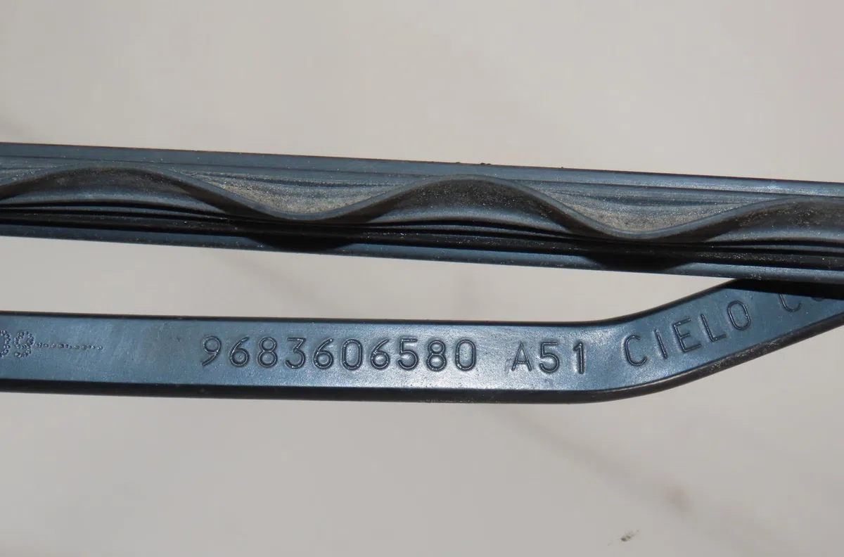 Bras essuie-glace avant gauche Citroën C3 II (SC_) 1.4 hdi 70 (sc8hzc, sc8hr0, sc8hp4) (2009) 5 portes occasion