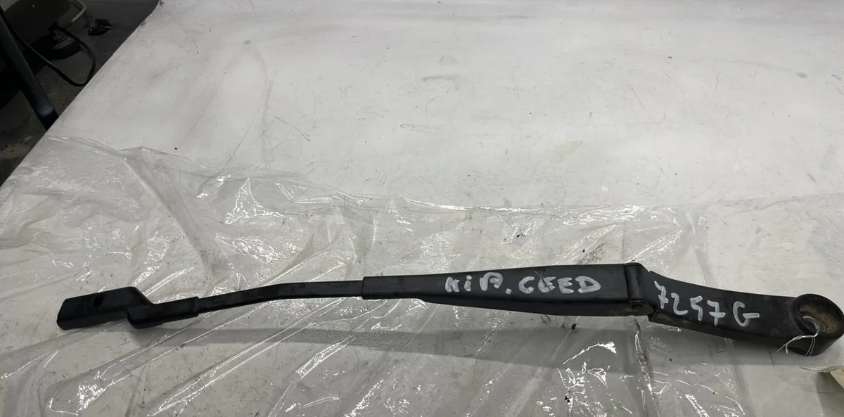Bras essuie-glace avant gauche Kia CEE'D 3-5 portes (ED) 1.6 crdi 90 (2006-2012) occasion