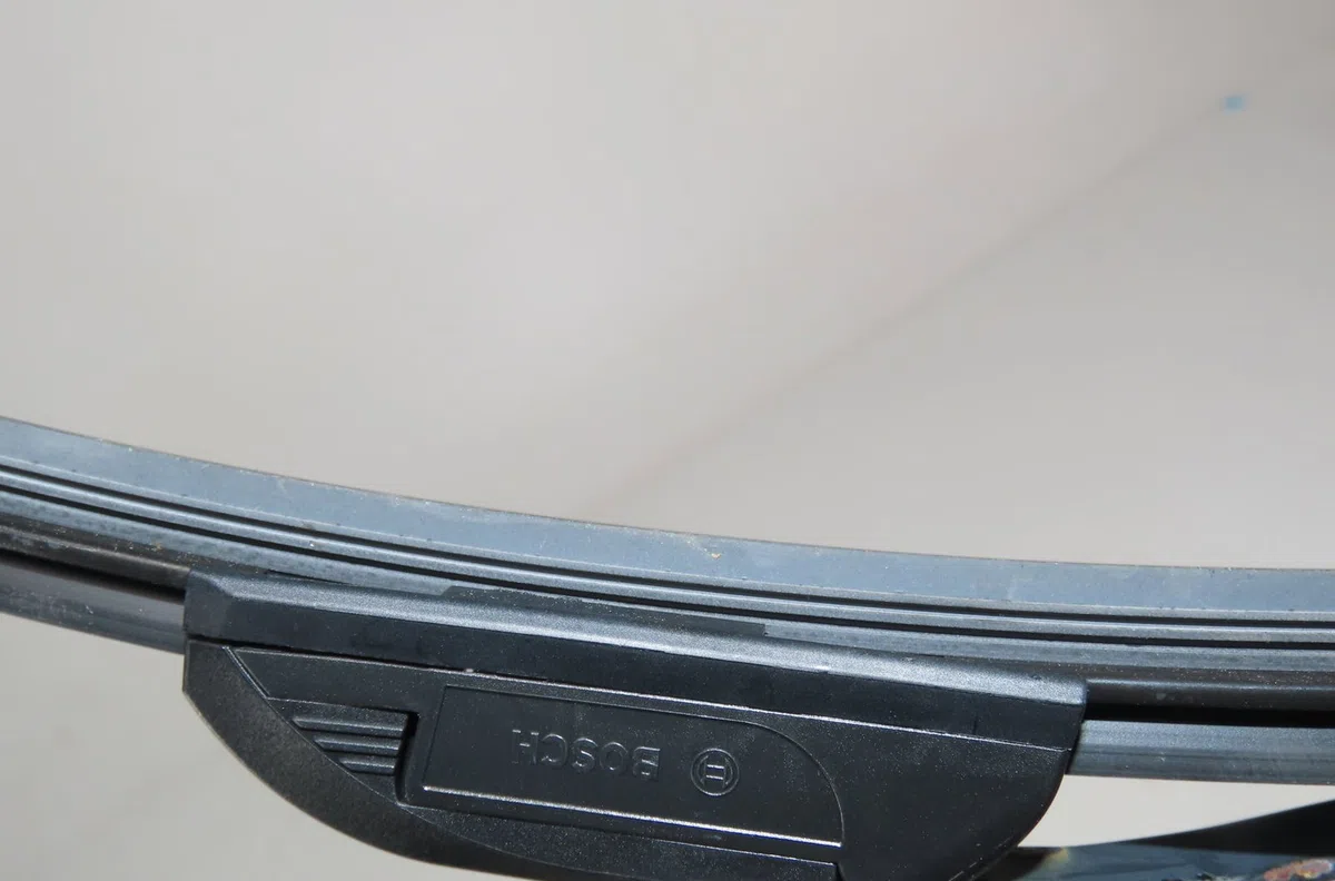 Bras essuie-glace avant gauche Mazda 2 (DE_, DH_) 1.3 (de3fs) (2007-2015) occasion