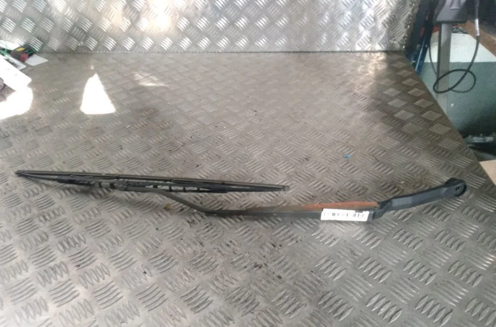 Bras essuie-glace avant gauche Mazda 6 Station Wagon (GY) 2.0 di (gy19) (2002-2005) occasion