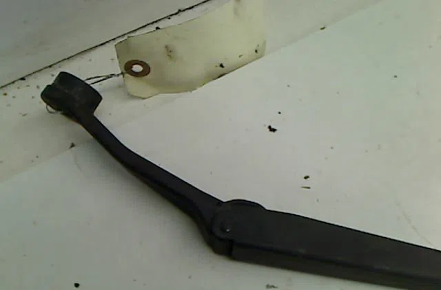 Bras essuie-glace avant gauche MAZDA MAZDA 2 occasion