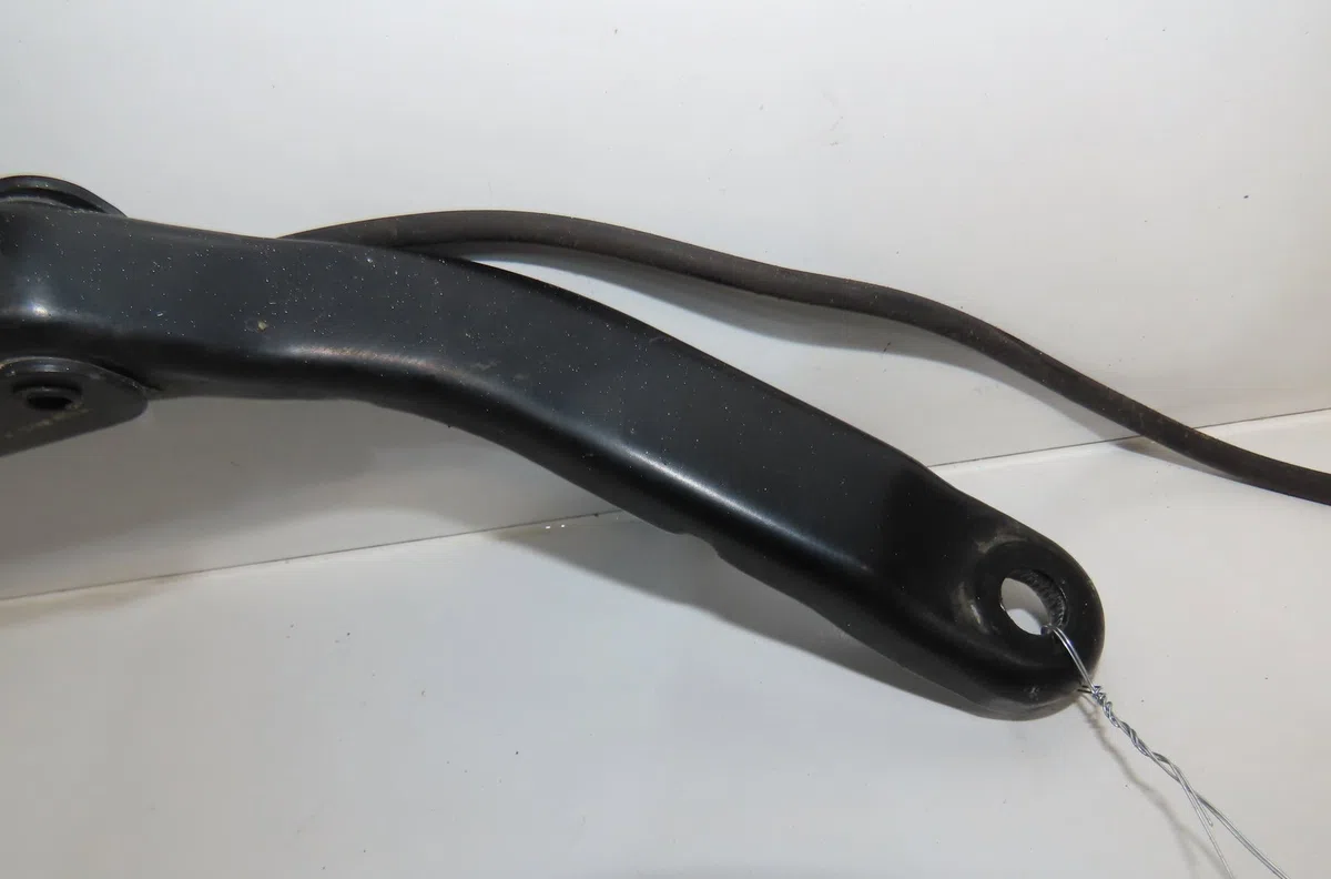 Bras essuie-glace avant gauche Mercedes-benz SPRINTER 4-t Camionnette (B907, B910) 414 cdi rwd (907.643, 907.645, 907.64