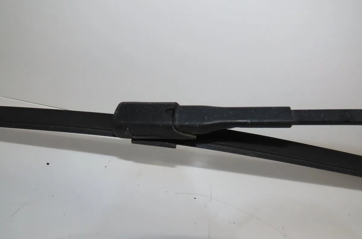 Bras essuie-glace avant gauche Mercedes-benz SPRINTER 4-t Camionnette (B907, B910) 414 cdi rwd (907.643, 907.645, 907.64