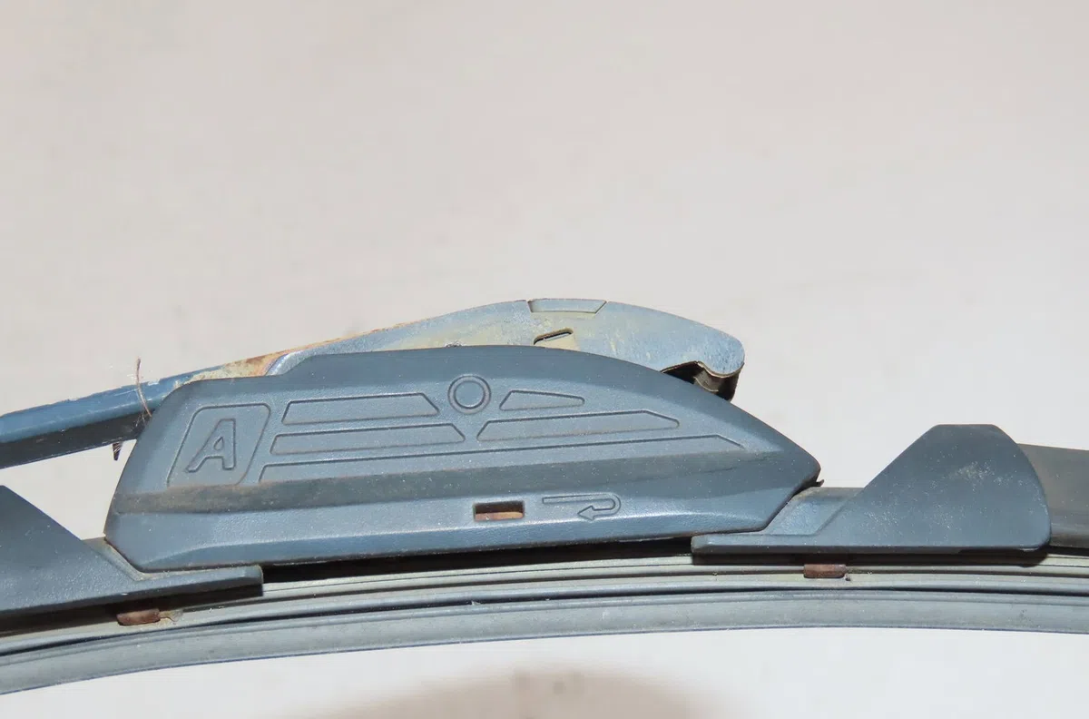 Bras essuie-glace avant gauche Opel MERIVA A Monospace (X03) 1.7 dti (e75) (2003-2010) occasion