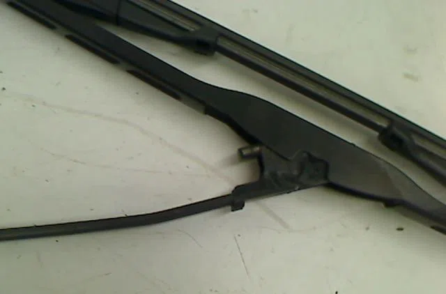 Bras essuie-glace avant gauche Opel ZAFIRA A Monospace (T98) 2.0 di 16v (f75) (1999-2005) 5 portes occasion