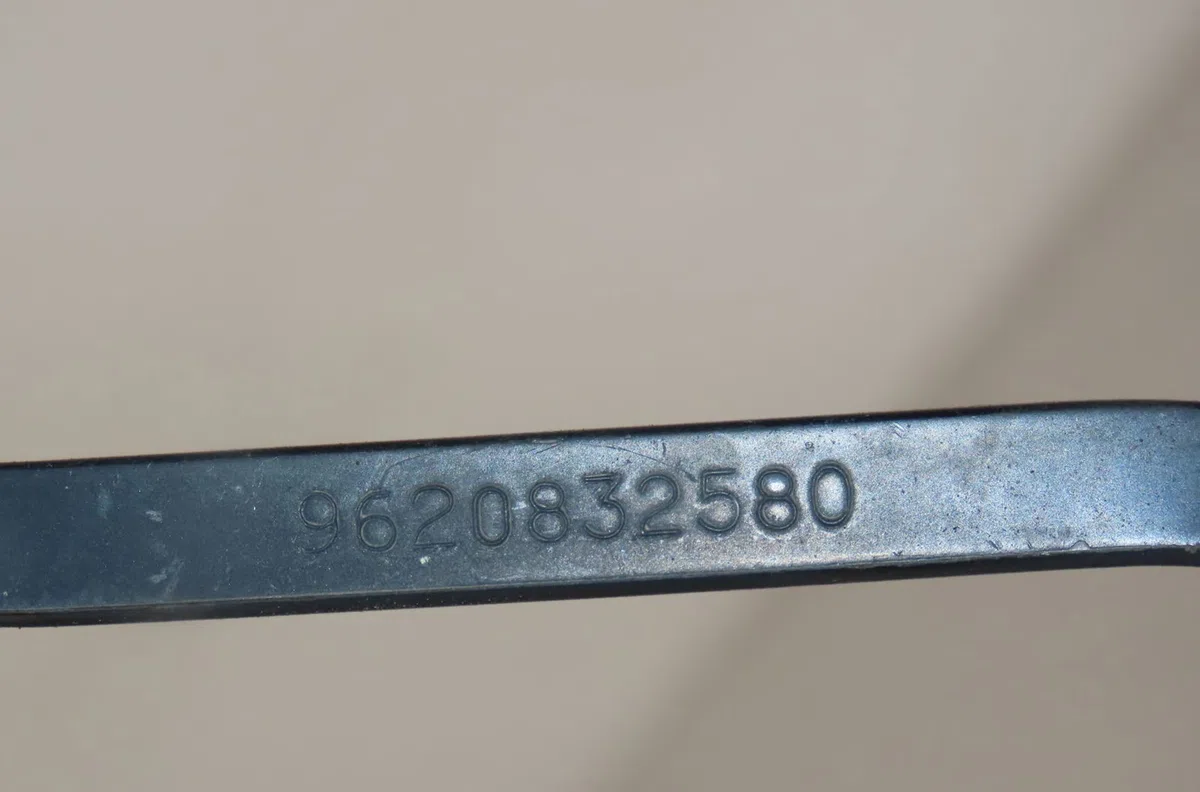 Bras essuie-glace avant gauche Peugeot 106 II (1A_, 1C_) 1.1 i (1996-2004) occasion