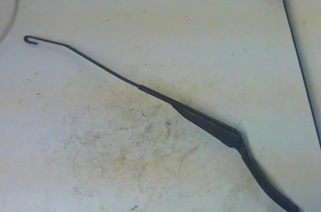 Bras essuie-glace avant gauche PEUGEOT 106 occasion