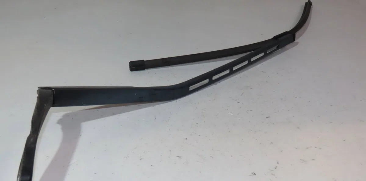 Bras essuie-glace avant gauche PEUGEOT 307  1.6i 16v occasion