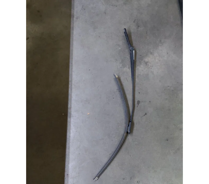 BRAS ESSUIE-GLACE AVANT GAUCHE PEUGEOT 308 9880477080