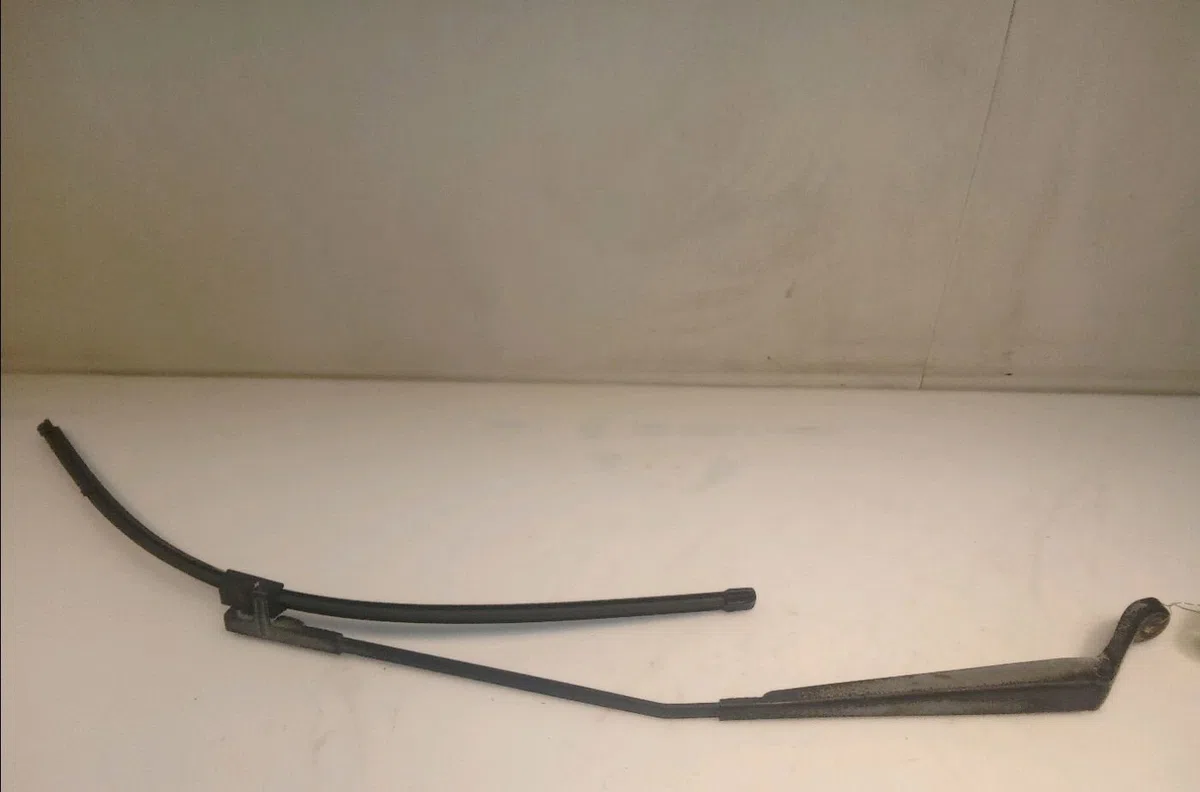 Bras essuie-glace avant gauche Peugeot 407 (6D_) 1.6 hdi 110 (6d9hzc, 6d9hyc) (2004-2010) occasion