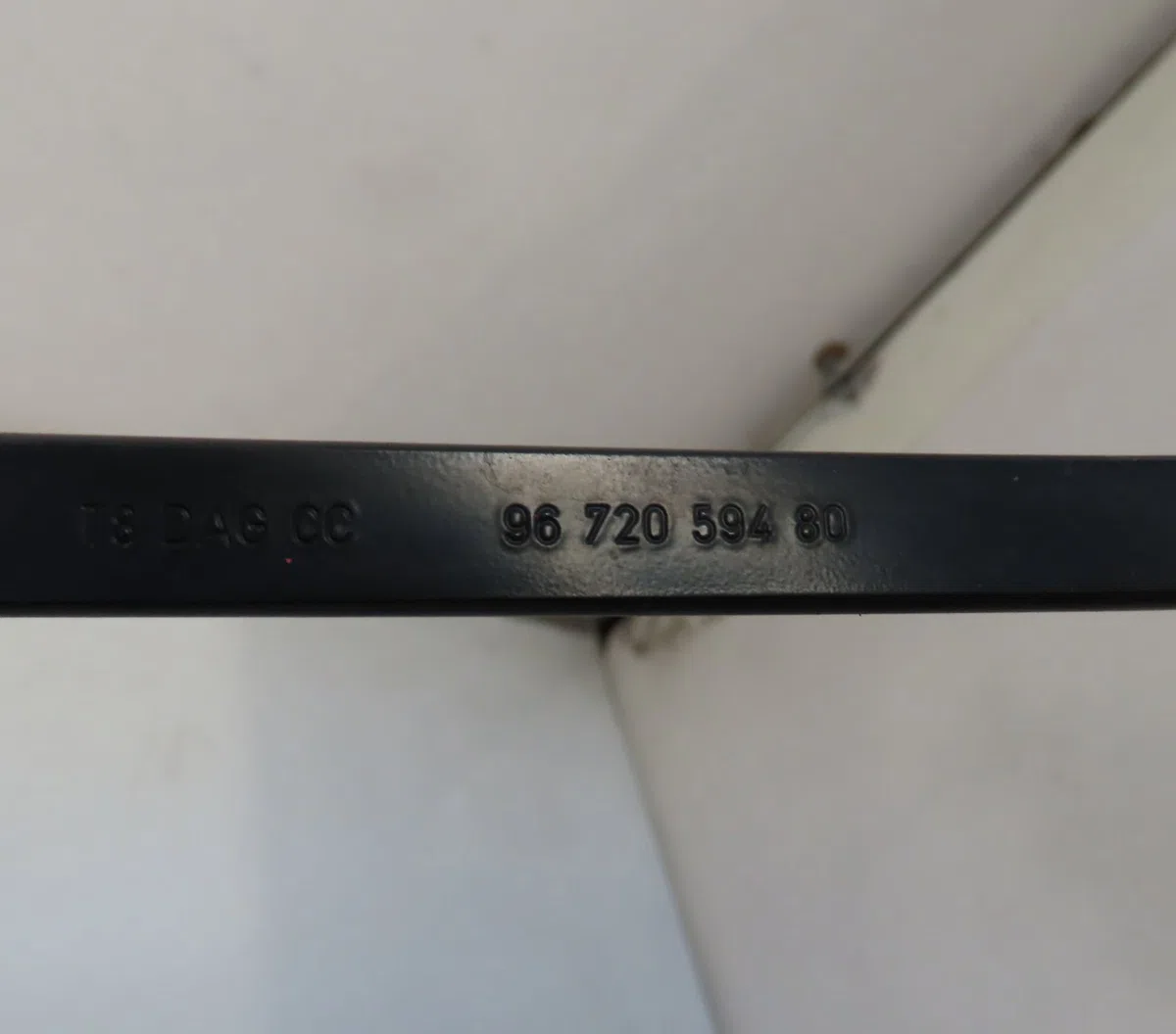 Bras essuie-glace avant gauche PEUGEOT 5008 occasion