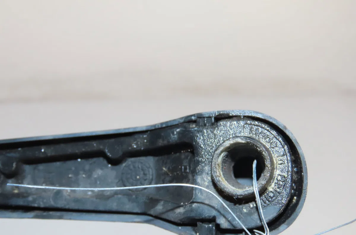 Bras essuie-glace avant gauche Renault CLIO II (BB_, CB_) 1.5 dci (b-cb07) (2001-2009) 3 portes occasion