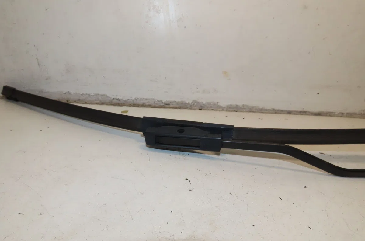 Bras essuie-glace avant gauche Renault CLIO III (BR0-1, CR0-1) 1.2 16v (br02, br0j, br11, cr02, cr0j, cr11) (2005-2014) 